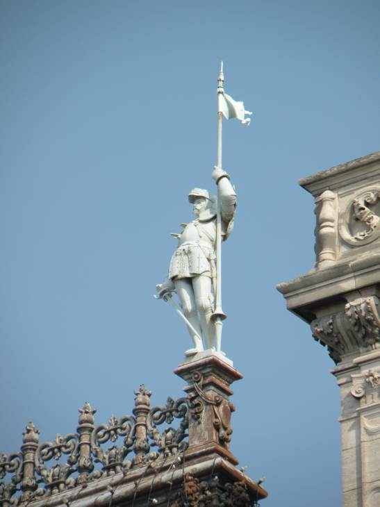  En-haut de l'Hotel de Ville